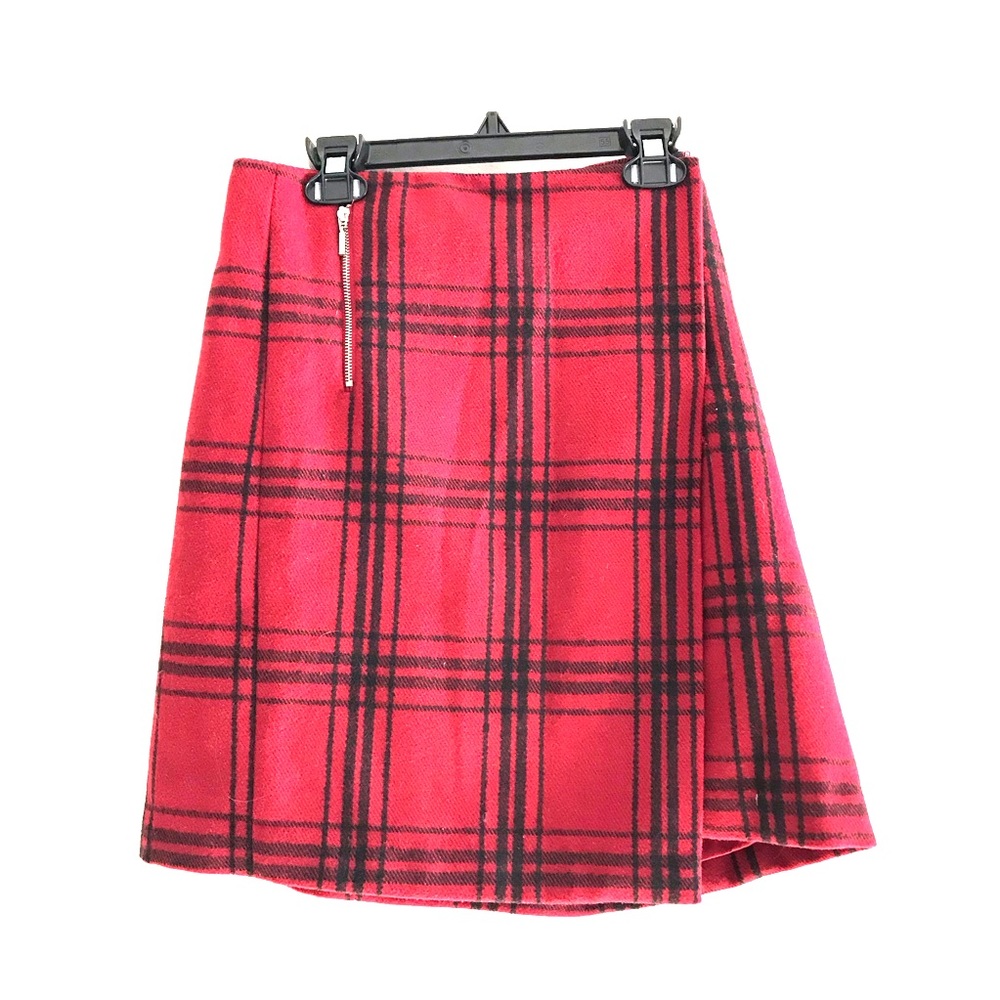Red and black plaid zipper skirt